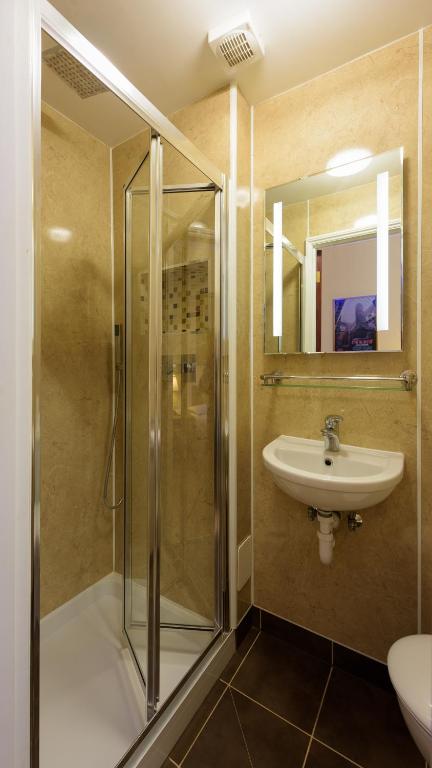 Koupelna v ubytování Shakespeare Hotel