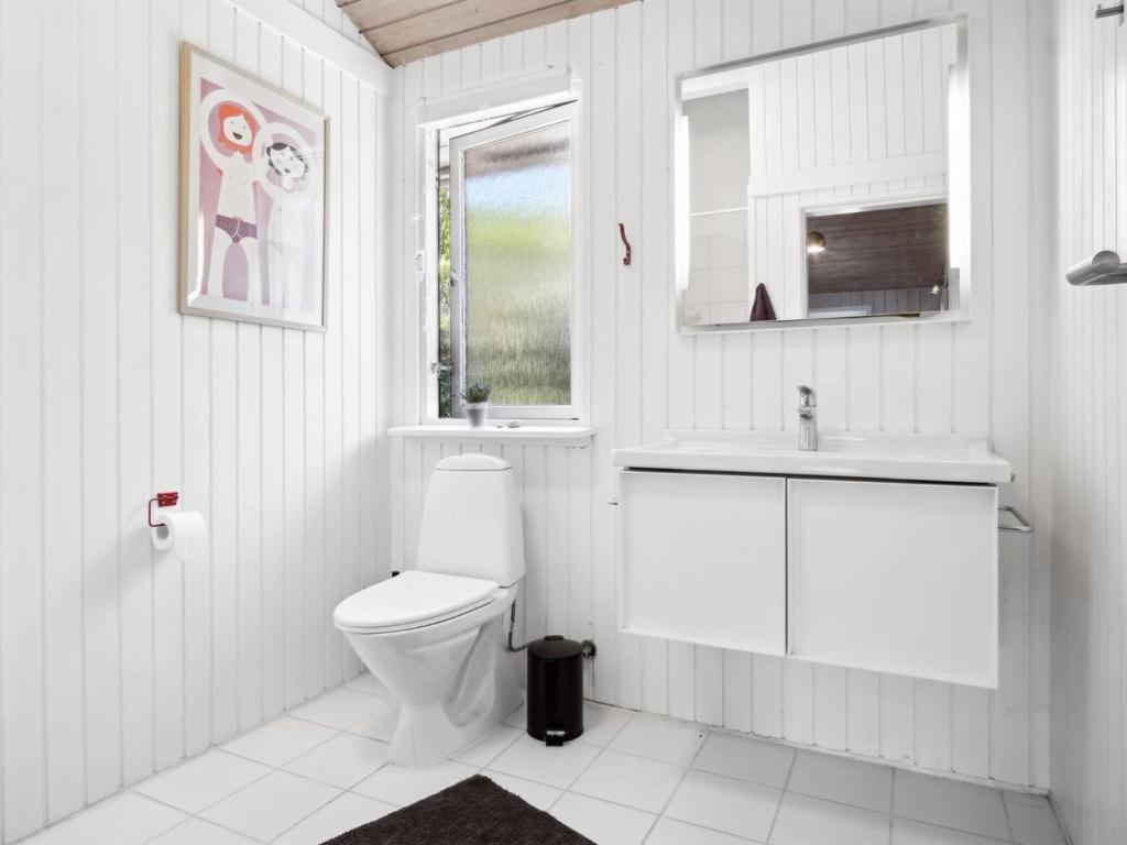 Koupelna v ubytování Holiday Home Henryk - 350m from the sea by Interhome