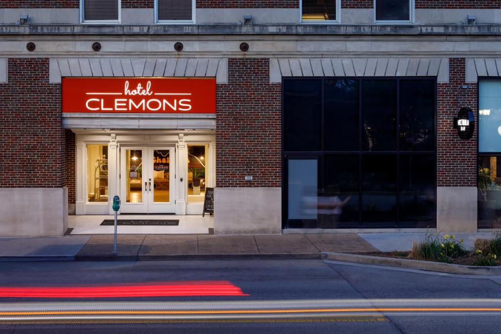 Hotel Clemons photo