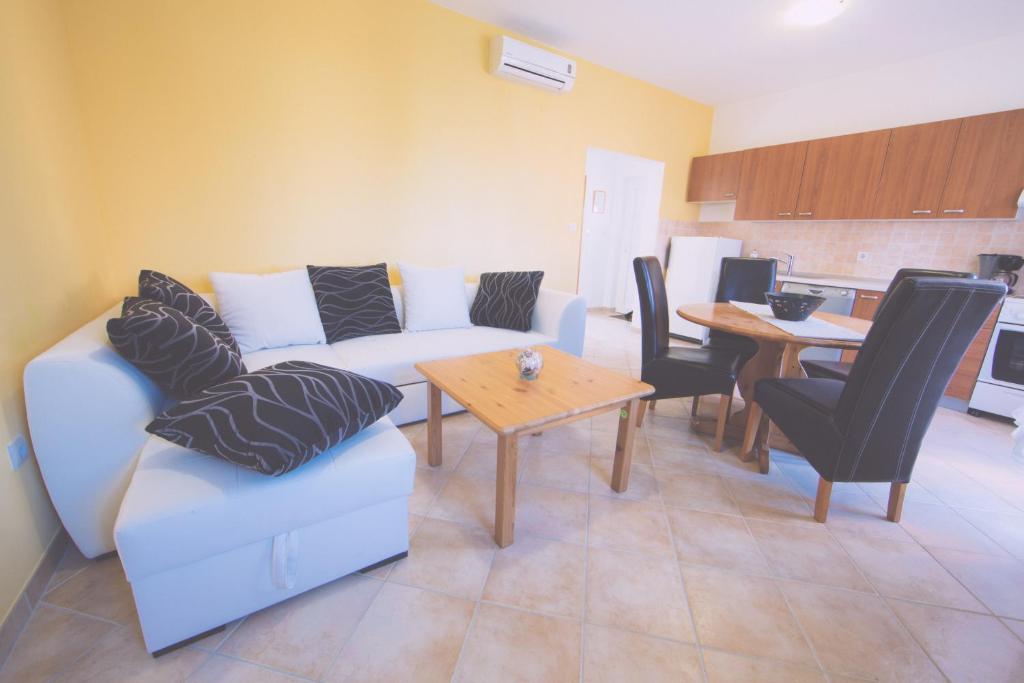 Kuchyň nebo kuchyňský kout v ubytování Apartments Meri