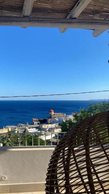 a view of the ocean from a balcony at Paradiso sul mare in Santa Cesarea Terme