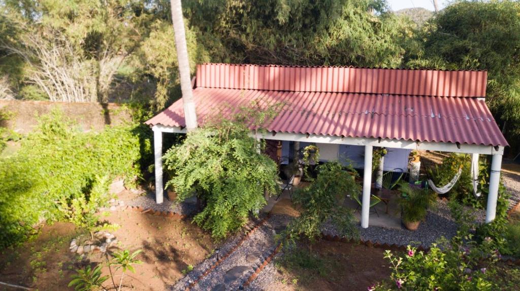 Κήπος έξω από το Arroyo Seco rentals, an eco friendly beach accommodation in organic garden