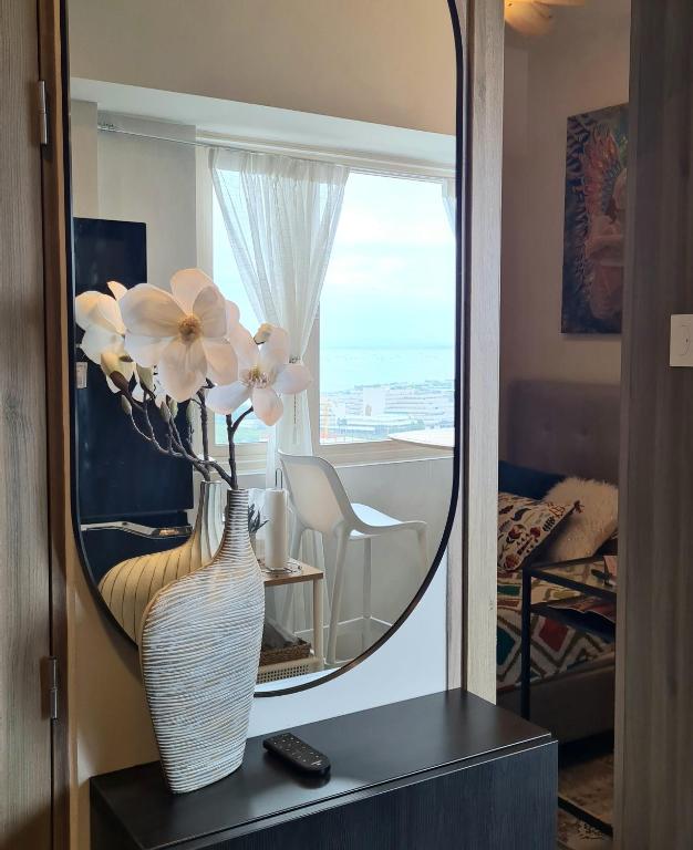 Posezení v ubytování Cozy Comfy Suite 2BR w Balcony - Amazing Manila Bay View and City Skyline near MOA