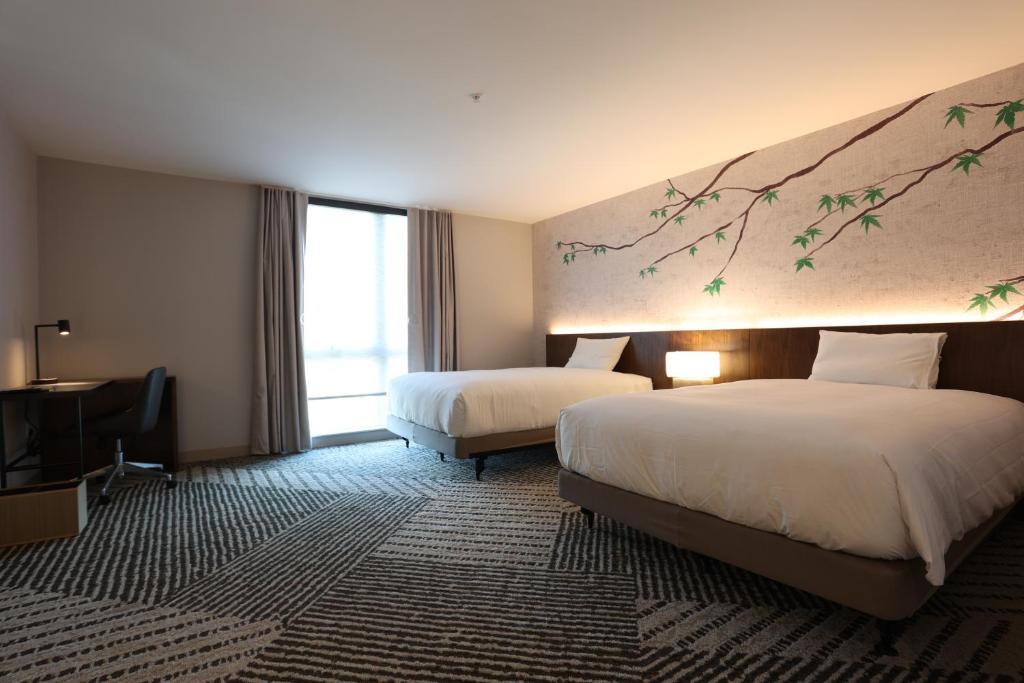 Postel nebo postele na pokoji v ubytování Cedartree Hotel Portland Hillsboro