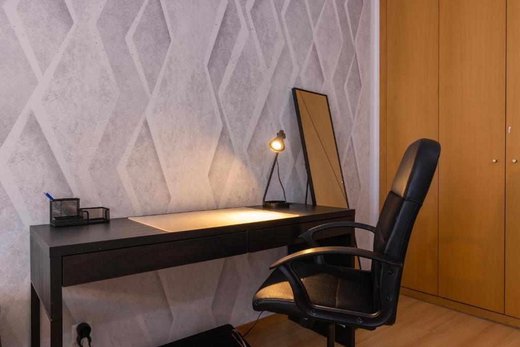 Workspace evidence from Charm 3BDR Apartment W/Balcony by LovelyStay
