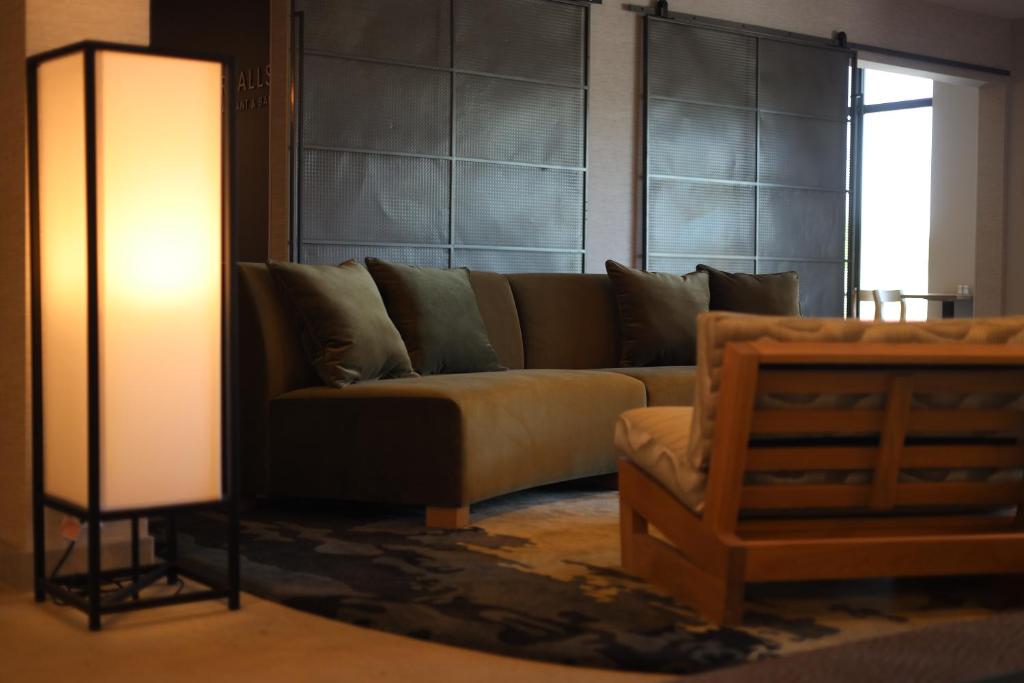 Posezení v ubytování Cedartree Hotel Portland Hillsboro
