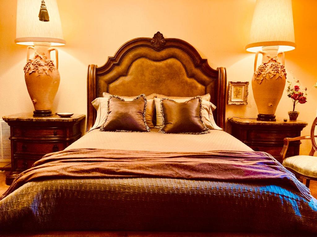 Postel nebo postele na pokoji v ubytování Sundance Suite - Prairie Rose B&B