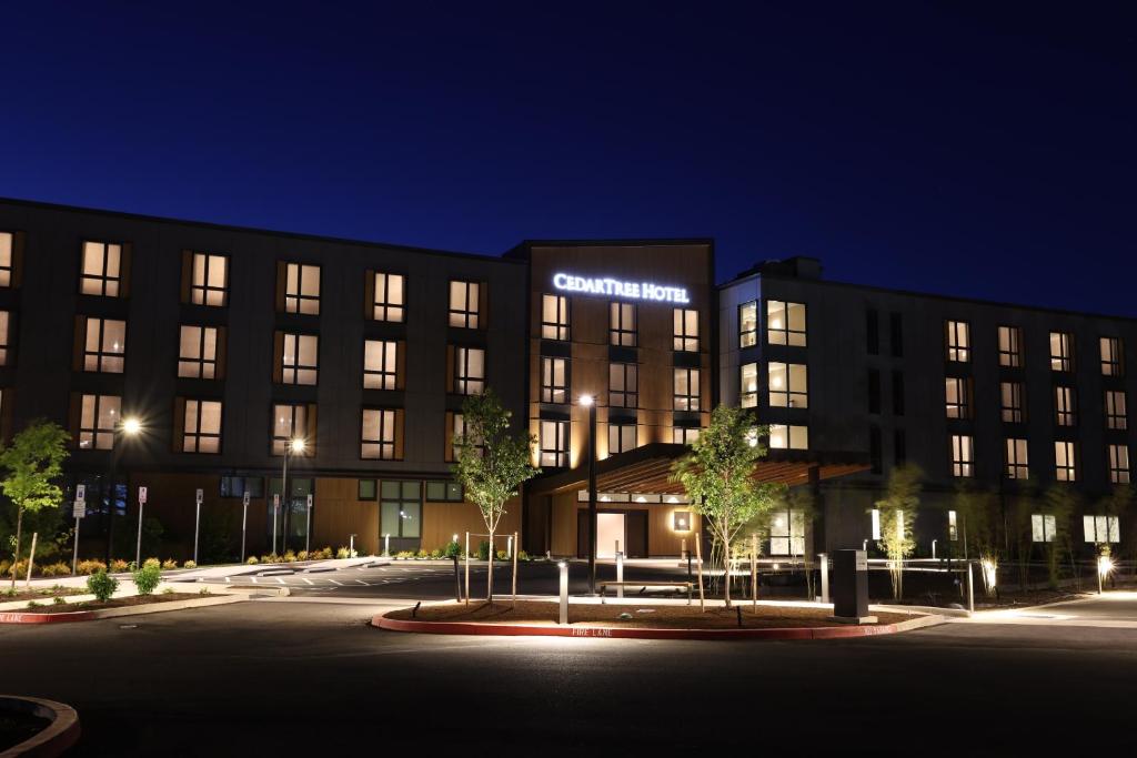 a building with a sign on the front of it at Cedartree Hotel Portland Hillsboro in Hillsboro