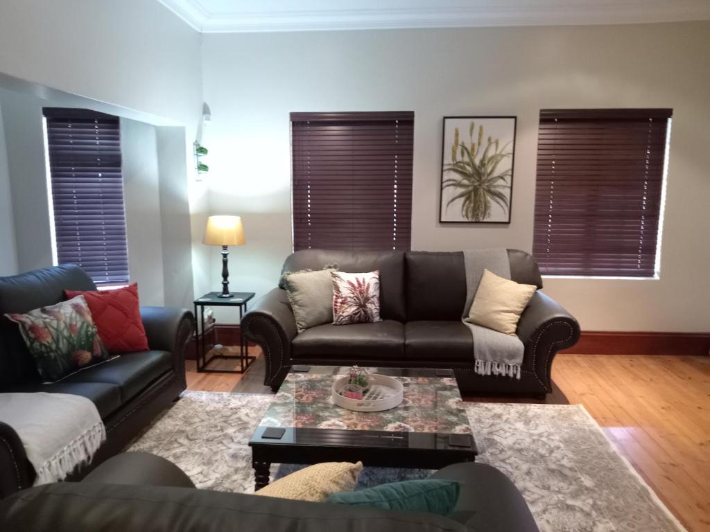 Fancy Pansy 4 Secure Modern 2 bed family home, Germiston (updated prices 2024)