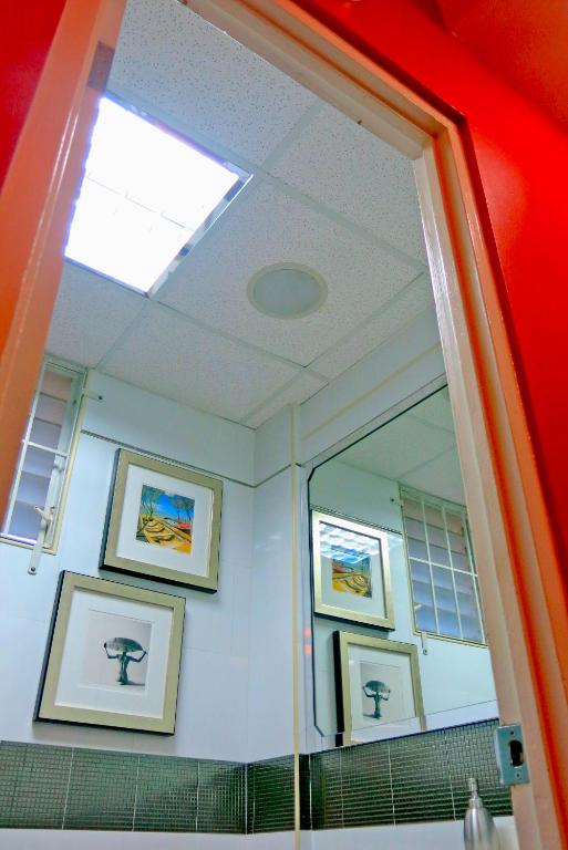 Choose To Be Happy at Seymour # 9 and #16 - Studio Apartments - Deluxe Queen Studio