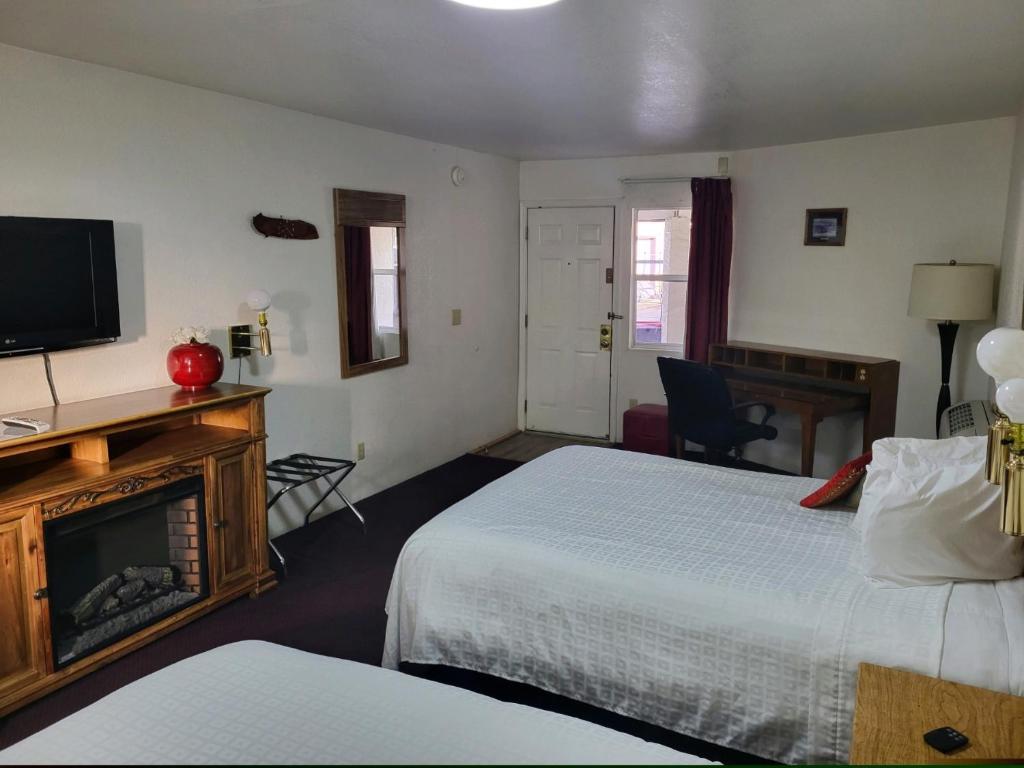 Rose's Motel photo
