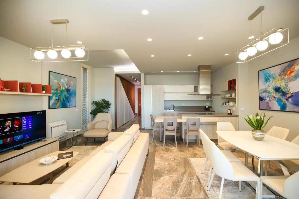 Luxurious 5 Bedroom Beach Villa - Imazhi 3