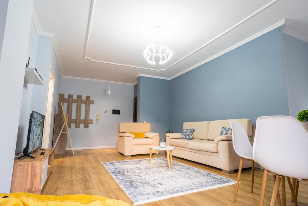 Cane Apartment New Bazaar - Image 8