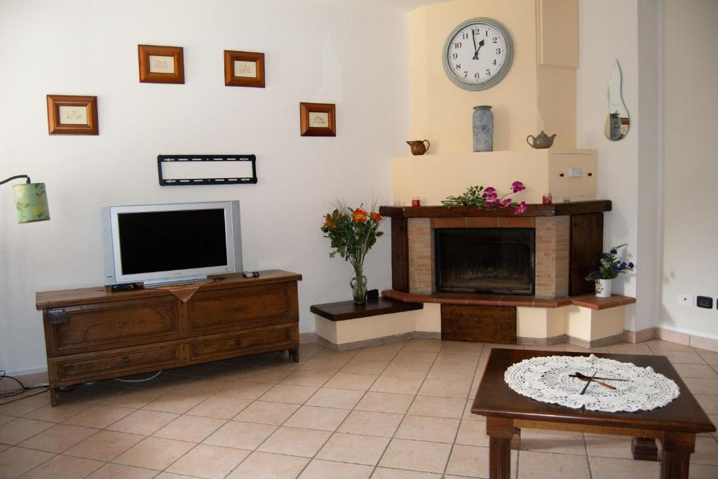 TV a/nebo společenská místnost v ubytování Residenza Il Conte