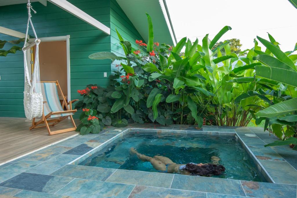 Zahrada ubytování Namaitamí Casa Hermosa con AC y piscina a Solo 650 Metros del Parque Nacional Cahuita