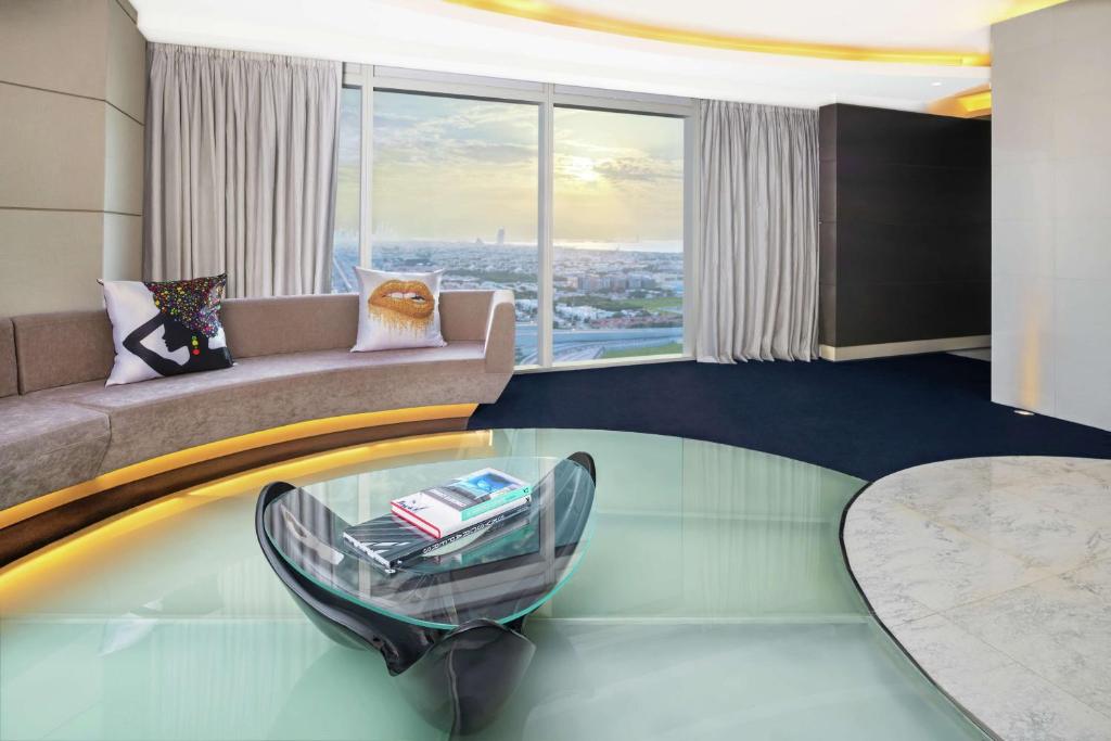 Posezení v ubytování V Hotel Dubai, Curio Collection by Hilton