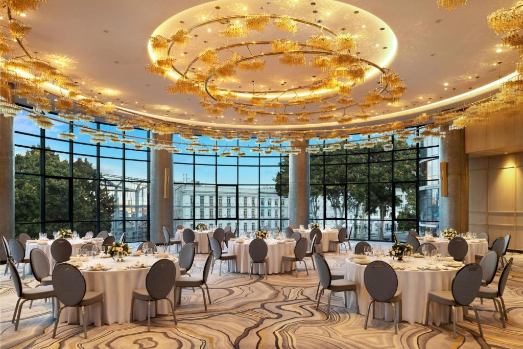 Restaurace v ubytování Paragraph Freedom Square, a Luxury Collection Hotel, Tbilisi