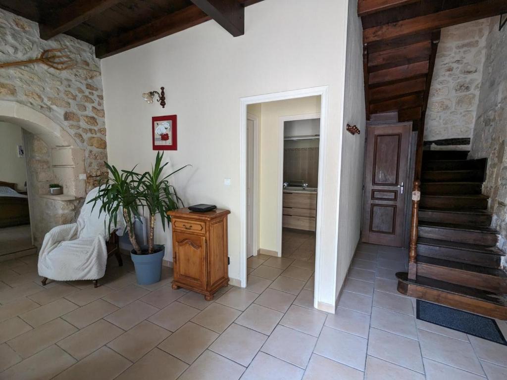 Zdjęcie z galerii obiektu Maison charentaise rénovée avec jardin privé, proche d'Angoulême et activités en bord de Charente - FR-1-653-208 w mieście Vindelle