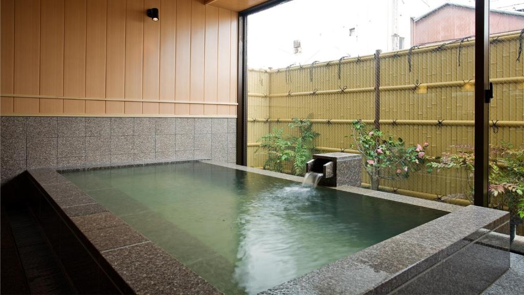 Kolam renang di atau di dekat Kotohira Riverside Hotel