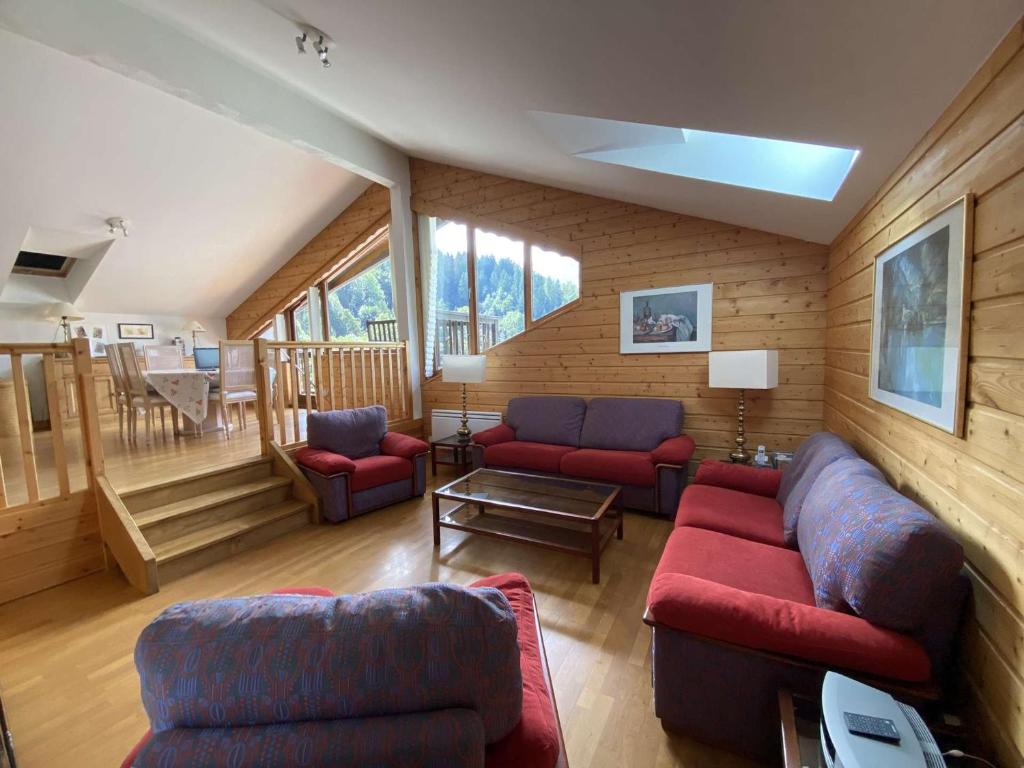 Photo de la galerie de l'établissement Charmant duplex à Arêches-Beaufort, 3 ch, balcon, proche ski et commerces, Wifi, parking - FR-1-342-305, à Beaufort