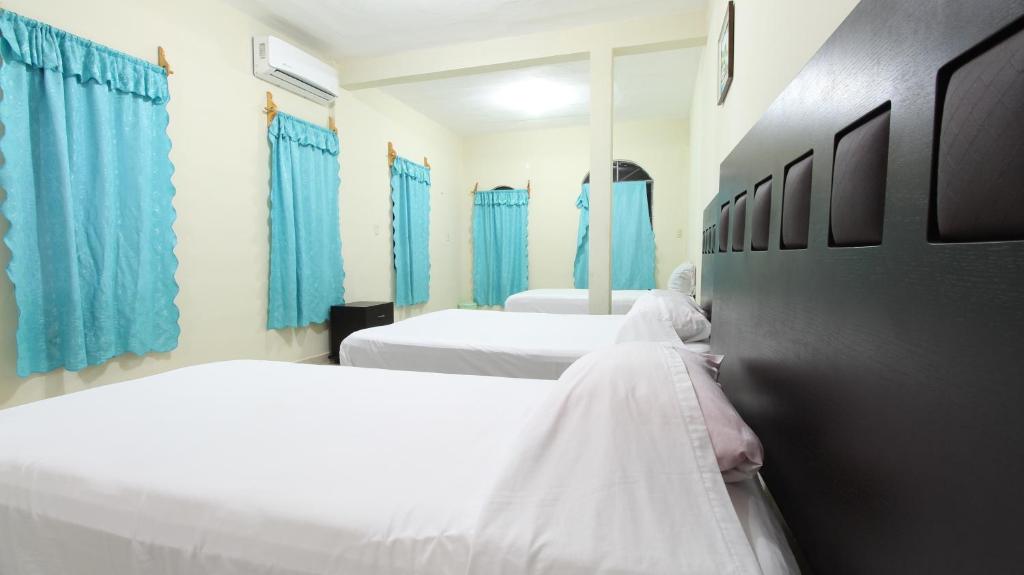 Postel nebo postele na pokoji v ubytování Hotel Vias Maya Bacalar
