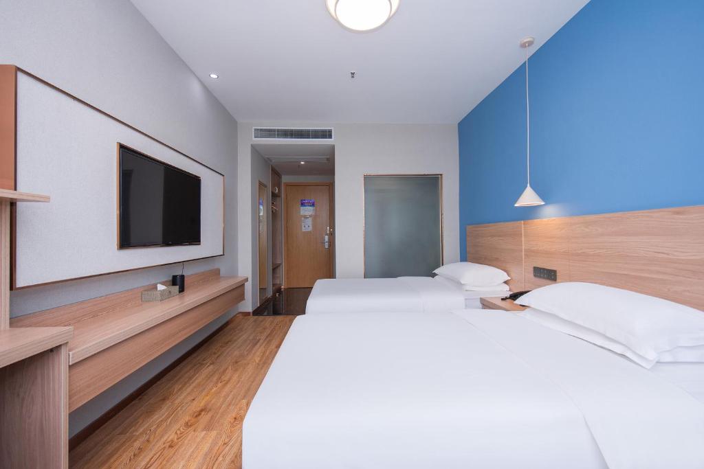 Postel nebo postele na pokoji v ubytování Future Shangju Hotel