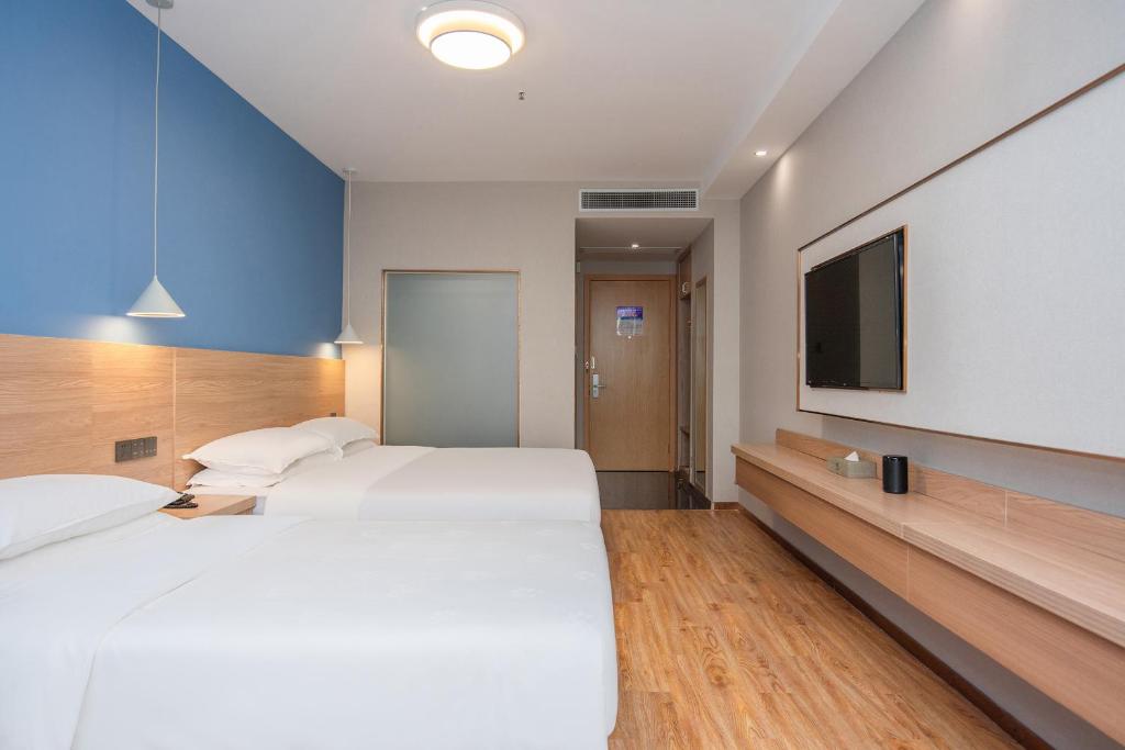 Postel nebo postele na pokoji v ubytování Future Shangju Hotel