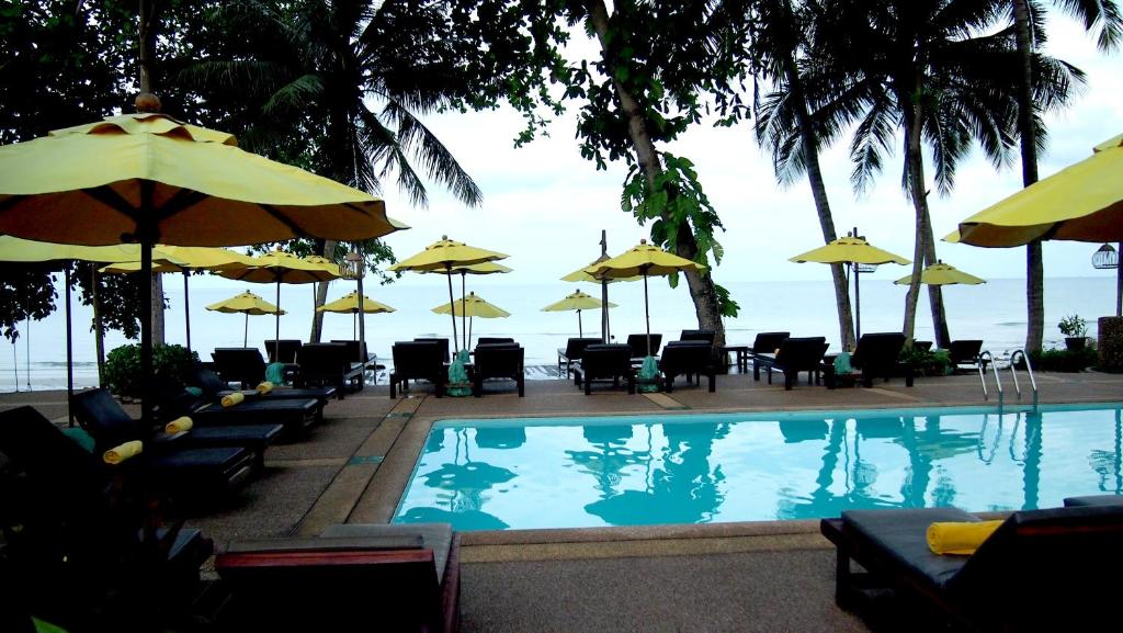 Bazén v ubytování Banpu Koh Chang Resort nebo v jeho okolí