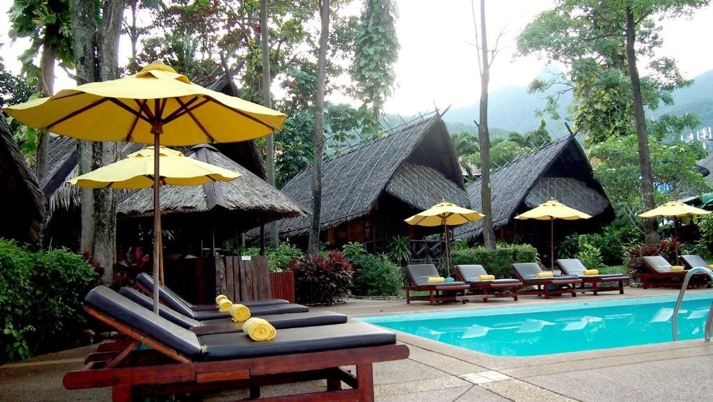 Bazén v ubytování Banpu Koh Chang Resort nebo v jeho okolí