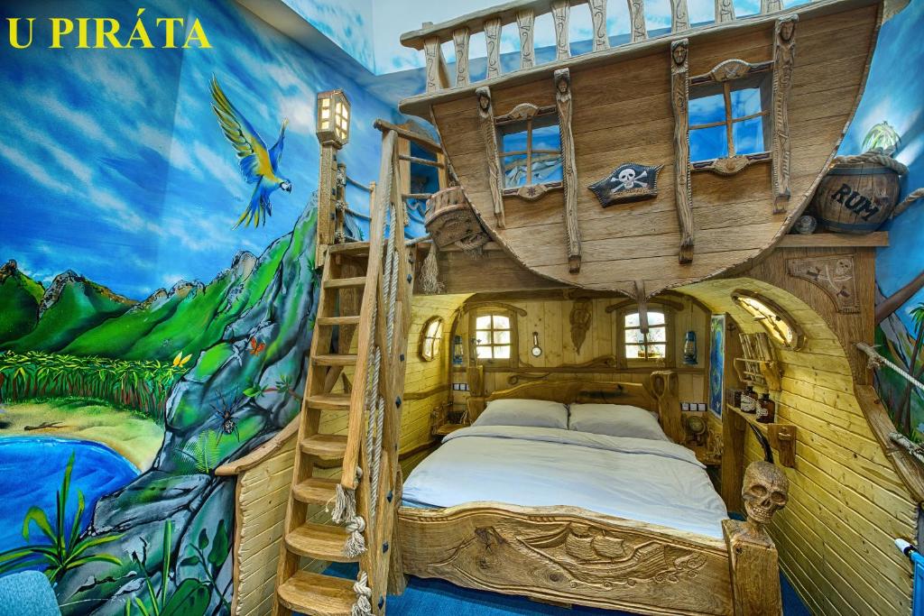 Voodi või voodid majutusasutuse Hotel Kocourkov toas