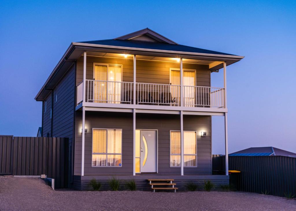 Hamilton House Moonta Bay, Port Hughes (updated prices 2024)