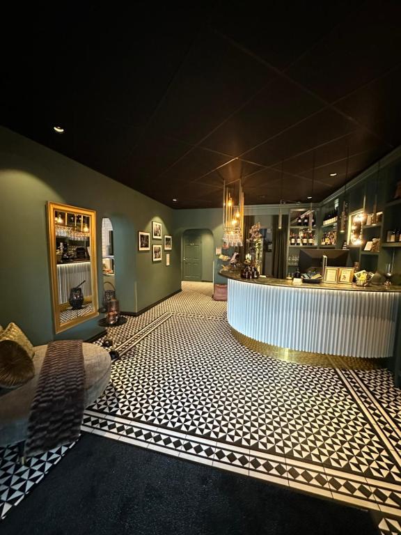 a room with a store with a white floor and a counter at Hotell Onyxen in Gothenburg