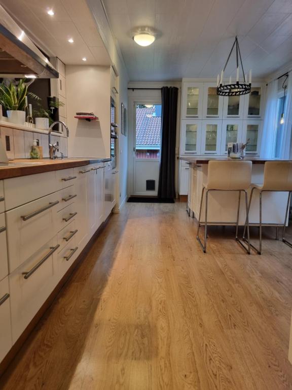 Kuchyň nebo kuchyňský kout v ubytování Riverside villa