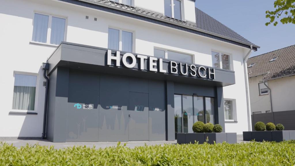 a hotel budget sign on the front of a building at Hotel Busch in Gütersloh