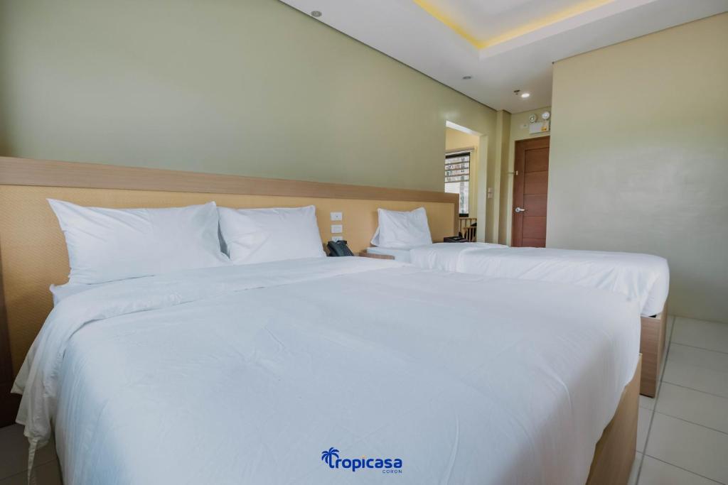 Postel nebo postele na pokoji v ubytování Tropicasa Hotel