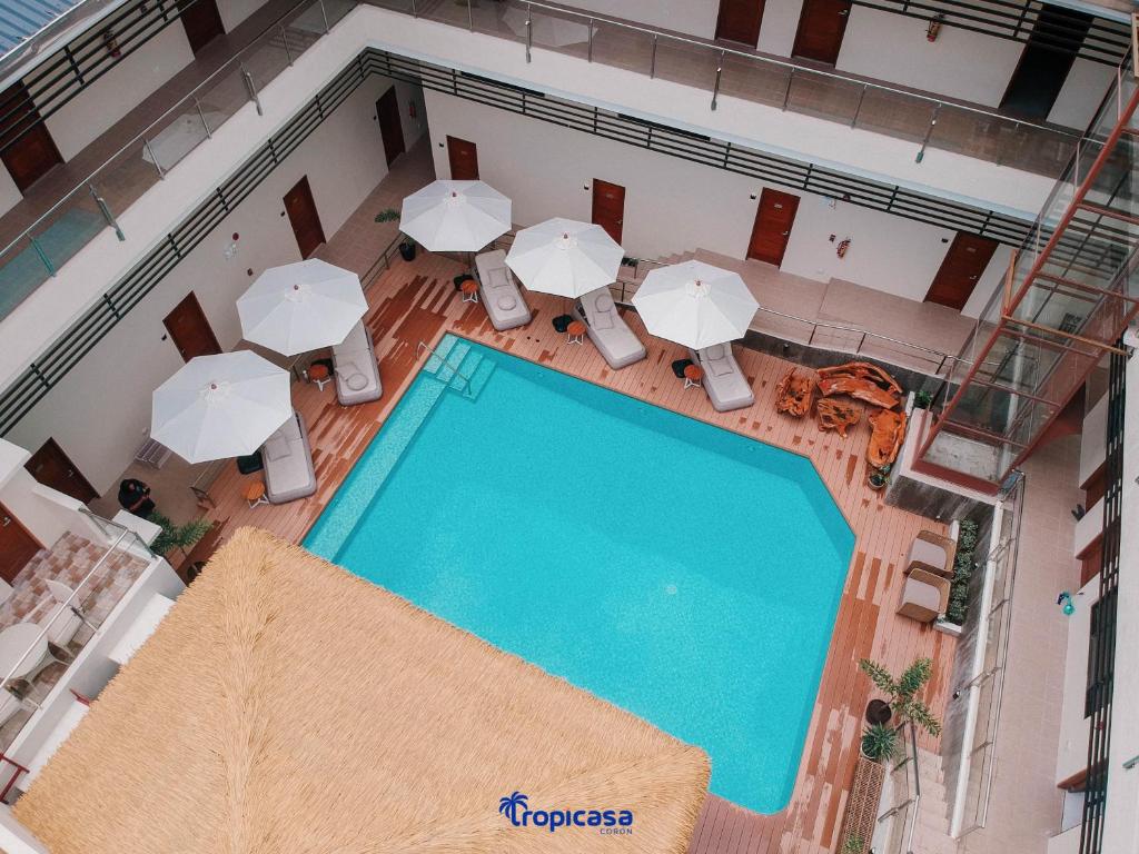 Bazén v ubytování Tropicasa Hotel nebo v jeho okolí