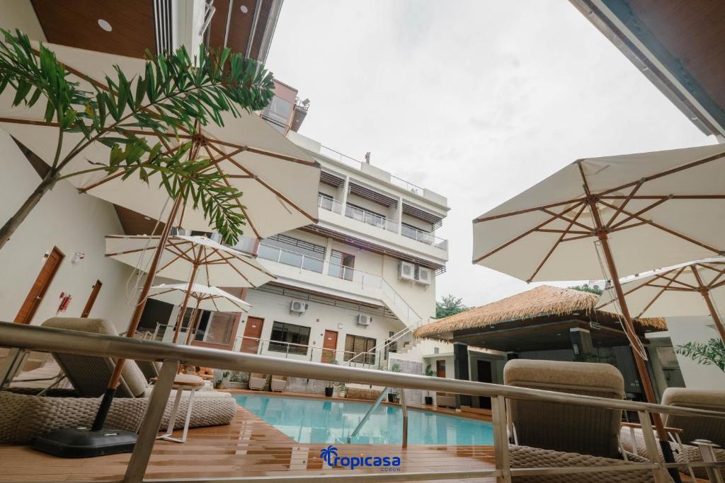 Bazén v ubytování Tropicasa Hotel nebo v jeho okolí