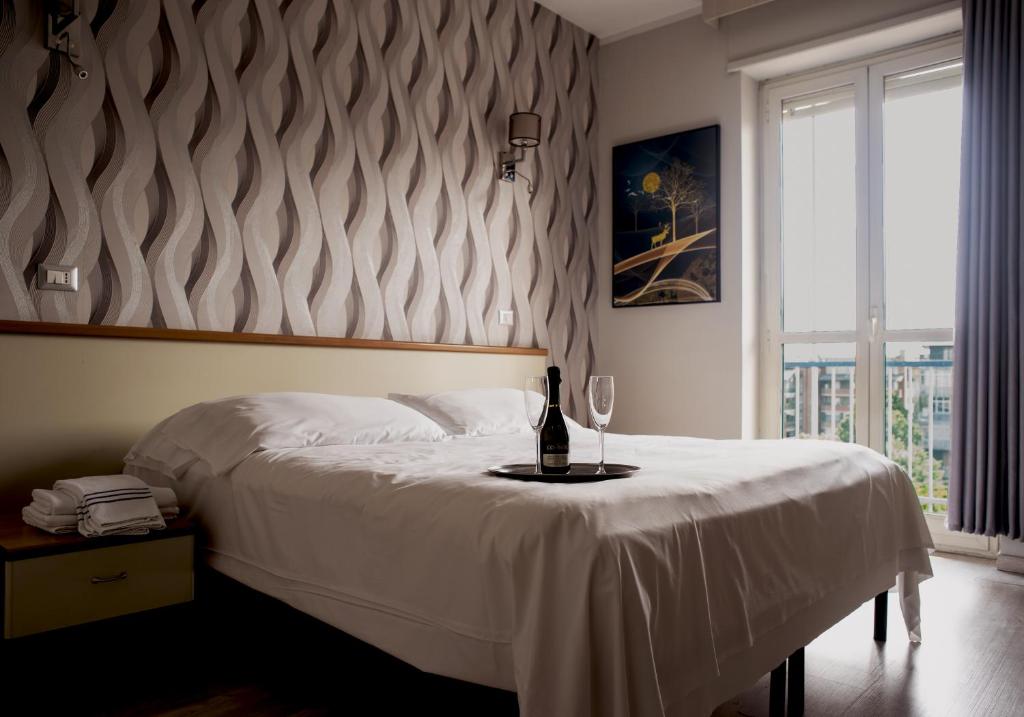 Postel nebo postele na pokoji v ubytování Hotel Frejus
