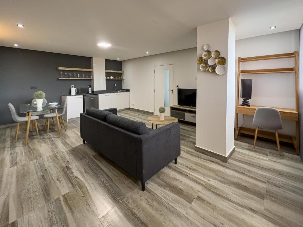 TV a/nebo společenská místnost v ubytování O'Beach Boutique Studios