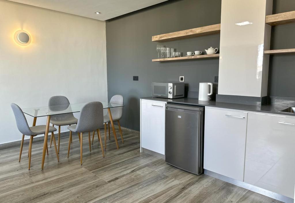 Kuchyň nebo kuchyňský kout v ubytování O'Beach Boutique Studios