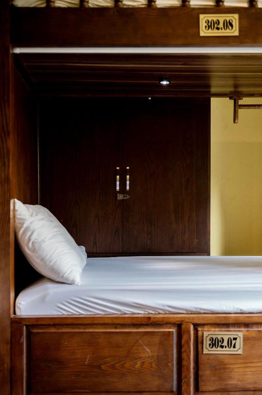 Postel nebo postele na pokoji v ubytování Tabalo Hostel Hanoi