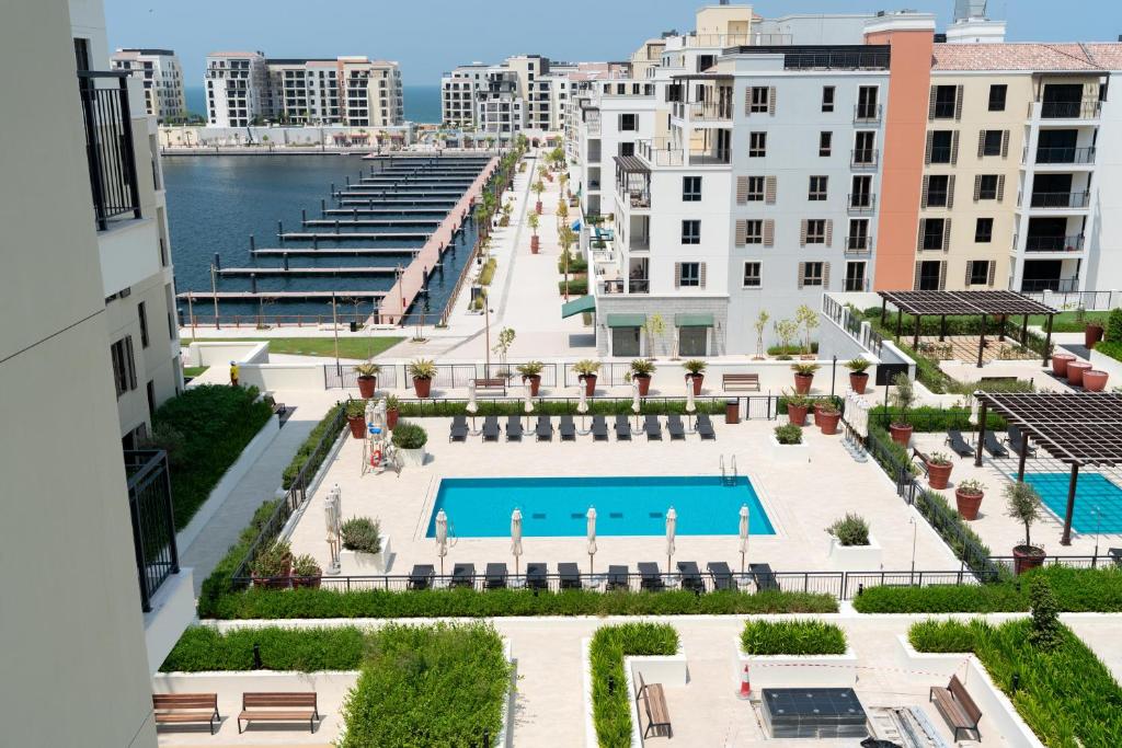 Bazén v ubytování Ultimate Stay / Sea Views / Port De La Mer / Brand New / 4 People nebo v jeho okolí