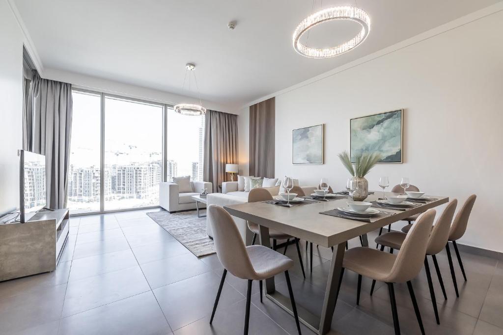 Posezení v ubytování Spacious 3BDR with Maid Room I Creek Harbour I Creek Gate Tower 2