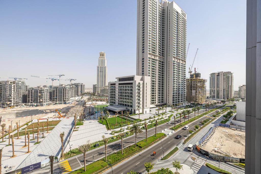 Nespecifikovaný výhled na destinaci Dubaj nebo výhled na město při pohledu z apartmánu