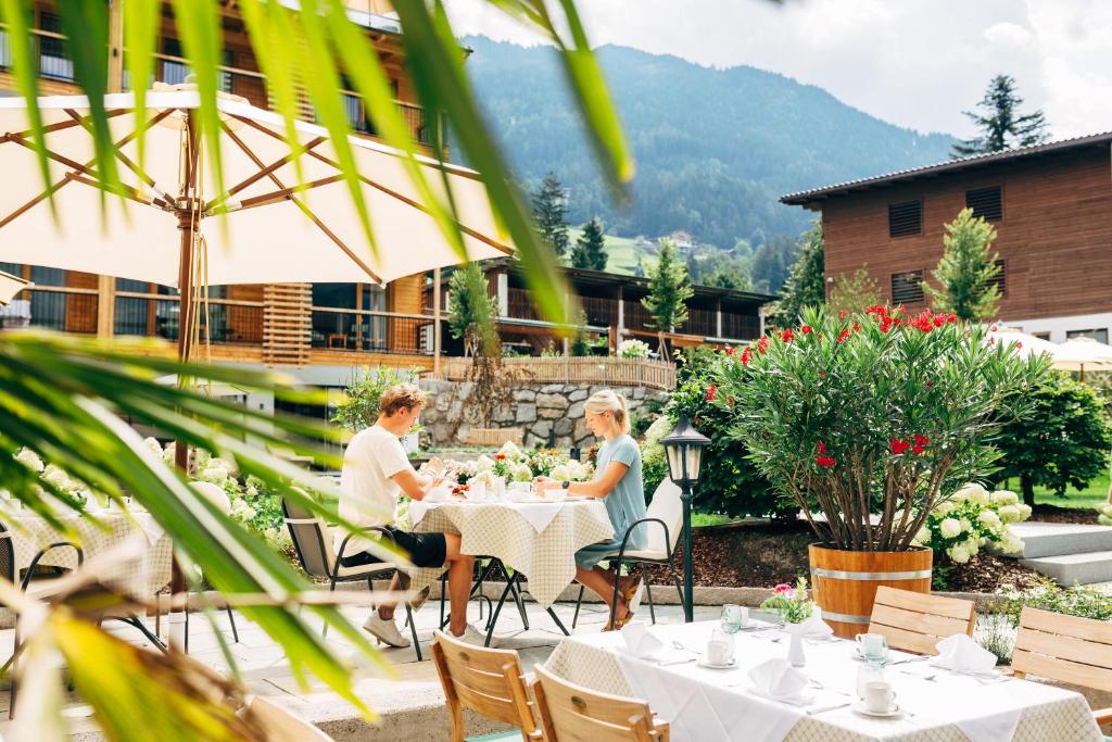 Ein allgemeiner Bergblick oder ein Berglick von des Hotels aus