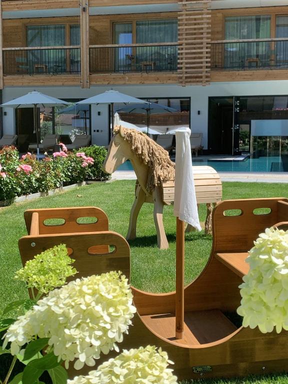 Ein Garten an der Unterkunft Natur Resort RISSBACHER