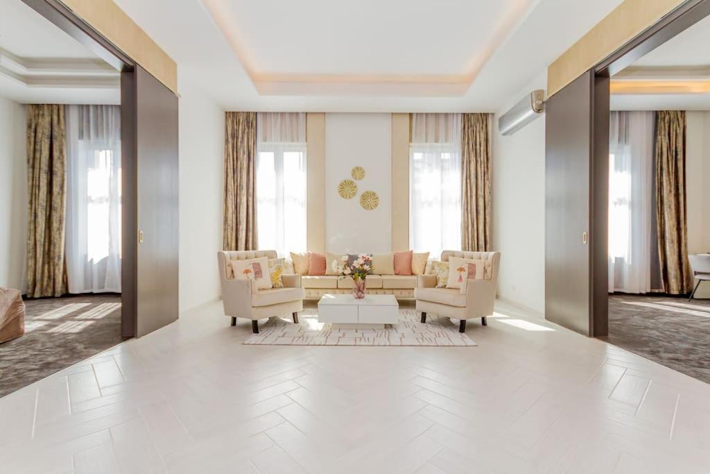 The Opulent Oasis by NeWave Apartments 1067 Budapest, 25 Teréz körút kép - 1
