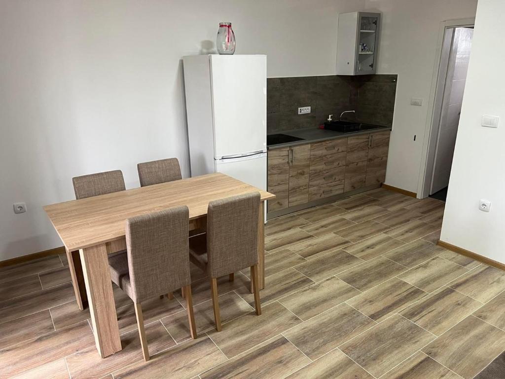 Kuhinja oz. manjša kuhinja v nastanitvi Apartmani M