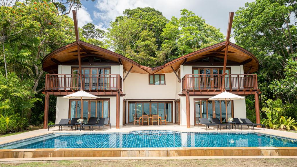 Barcelo Coconut Island, Phuket - Grand Vijf Slaapkamers Strandbadvilla