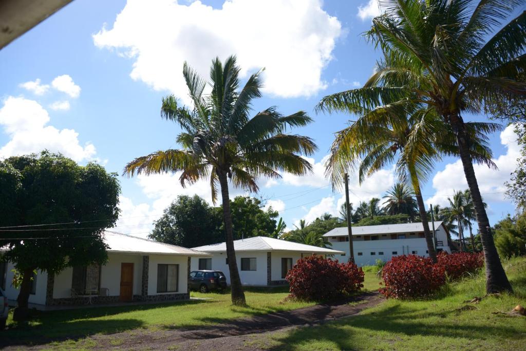 a house with palm trees in front of it at Turismo Vinapu in Hanga Roa